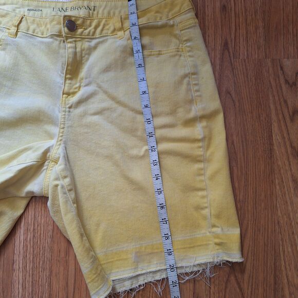 Lane Bryant Yellow Denim Bermuda Shorts Ladies Size 16 Raw Hem - Picture 11 of 12
